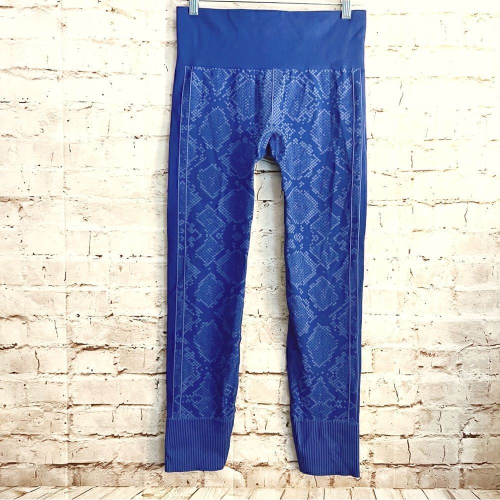 Lululemon ebb to street pixel snake leggings